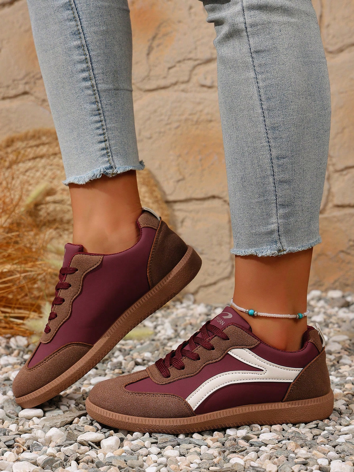Tênis Casual Estilo Retrô Com Detalhe Lateral