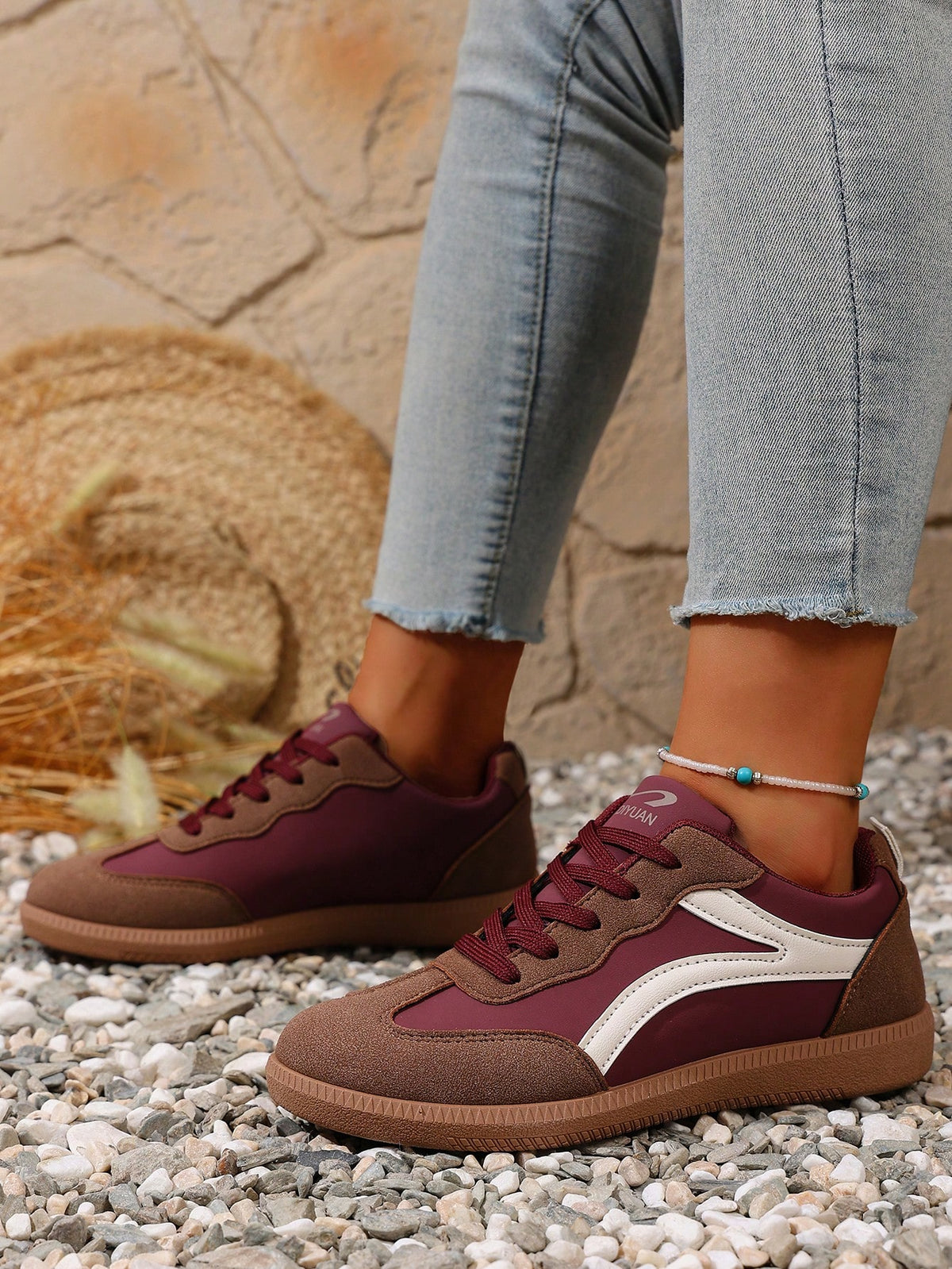 Tênis Casual Estilo Retrô Com Detalhe Lateral