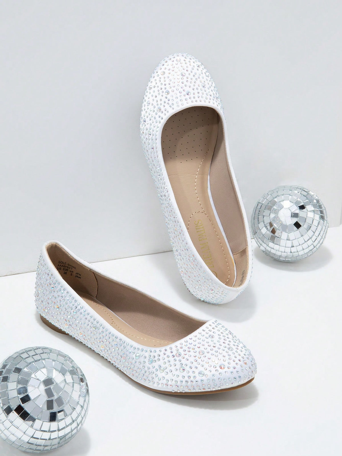 Sapatilha Bico Redondo Toda Em Strass Brilhante